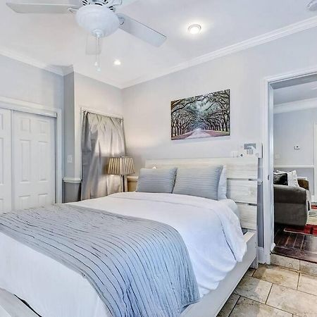 Historic Savannah Gold Private Condo With Pool - 2Bed, 1&Half Bath, Sleeps 6, 1St Floor, 15 Min Walk To Historic Savannah Center And All Attractions Eksteriør bilde