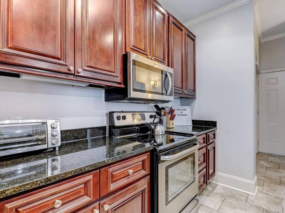 Historic Savannah Gold Private Condo With Pool - 2Bed, 1&Half Bath, Sleeps 6, 1St Floor, 15 Min Walk To Historic Savannah Center And All Attractions Eksteriør bilde
