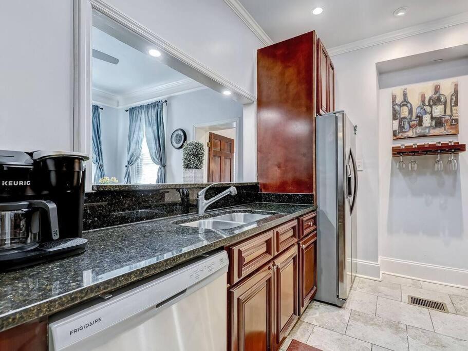 Historic Savannah Gold Private Condo With Pool - 2Bed, 1&Half Bath, Sleeps 6, 1St Floor, 15 Min Walk To Historic Savannah Center And All Attractions Eksteriør bilde