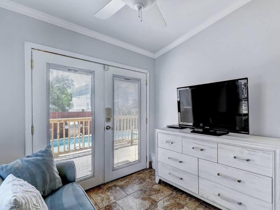Historic Savannah Gold Private Condo With Pool - 2Bed, 1&Half Bath, Sleeps 6, 1St Floor, 15 Min Walk To Historic Savannah Center And All Attractions Eksteriør bilde