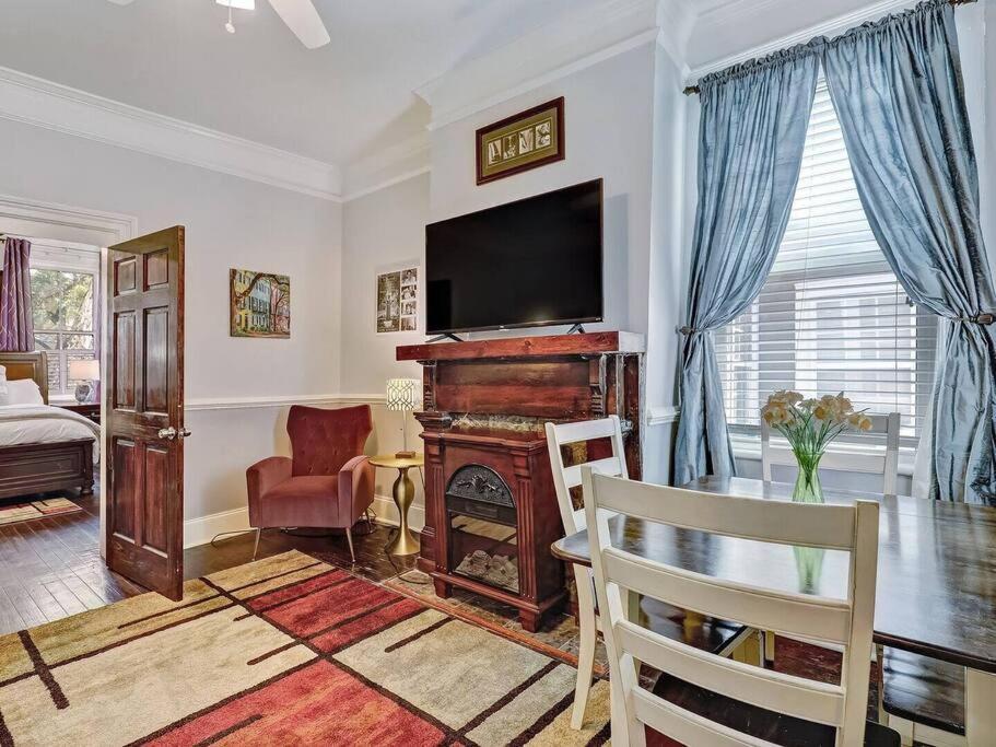 Historic Savannah Gold Private Condo With Pool - 2Bed, 1&Half Bath, Sleeps 6, 1St Floor, 15 Min Walk To Historic Savannah Center And All Attractions Eksteriør bilde