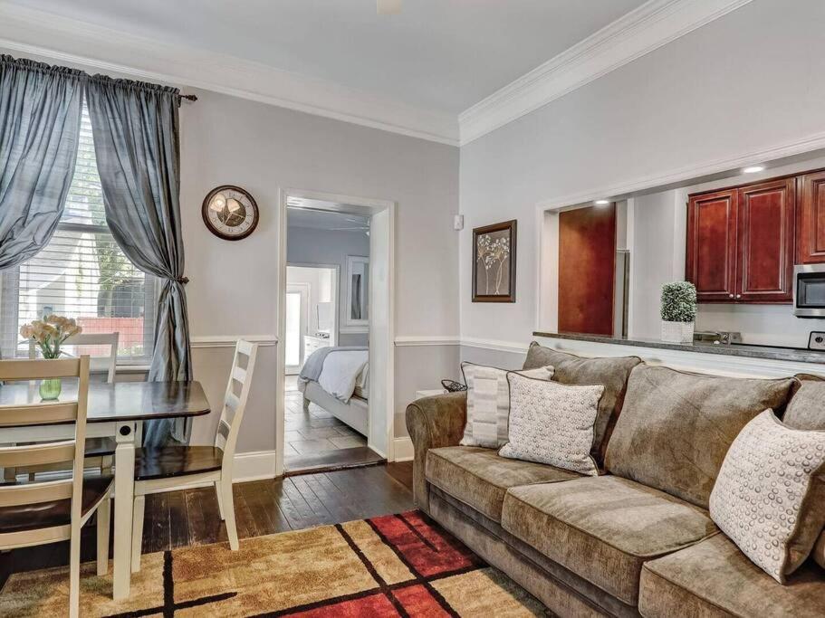 Historic Savannah Gold Private Condo With Pool - 2Bed, 1&Half Bath, Sleeps 6, 1St Floor, 15 Min Walk To Historic Savannah Center And All Attractions Eksteriør bilde