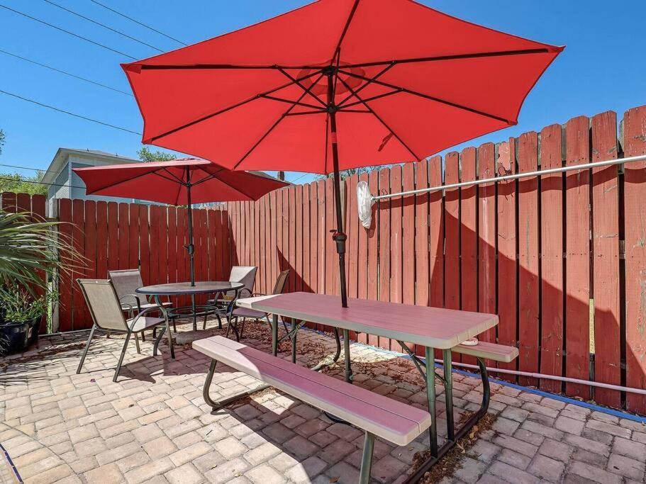 Historic Savannah Gold Private Condo With Pool - 2Bed, 1&Half Bath, Sleeps 6, 1St Floor, 15 Min Walk To Historic Savannah Center And All Attractions Eksteriør bilde